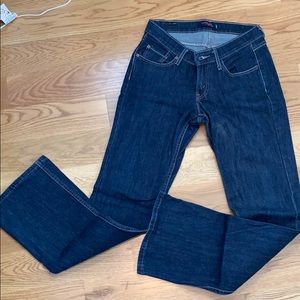 Curvy cut Levi’s size 5